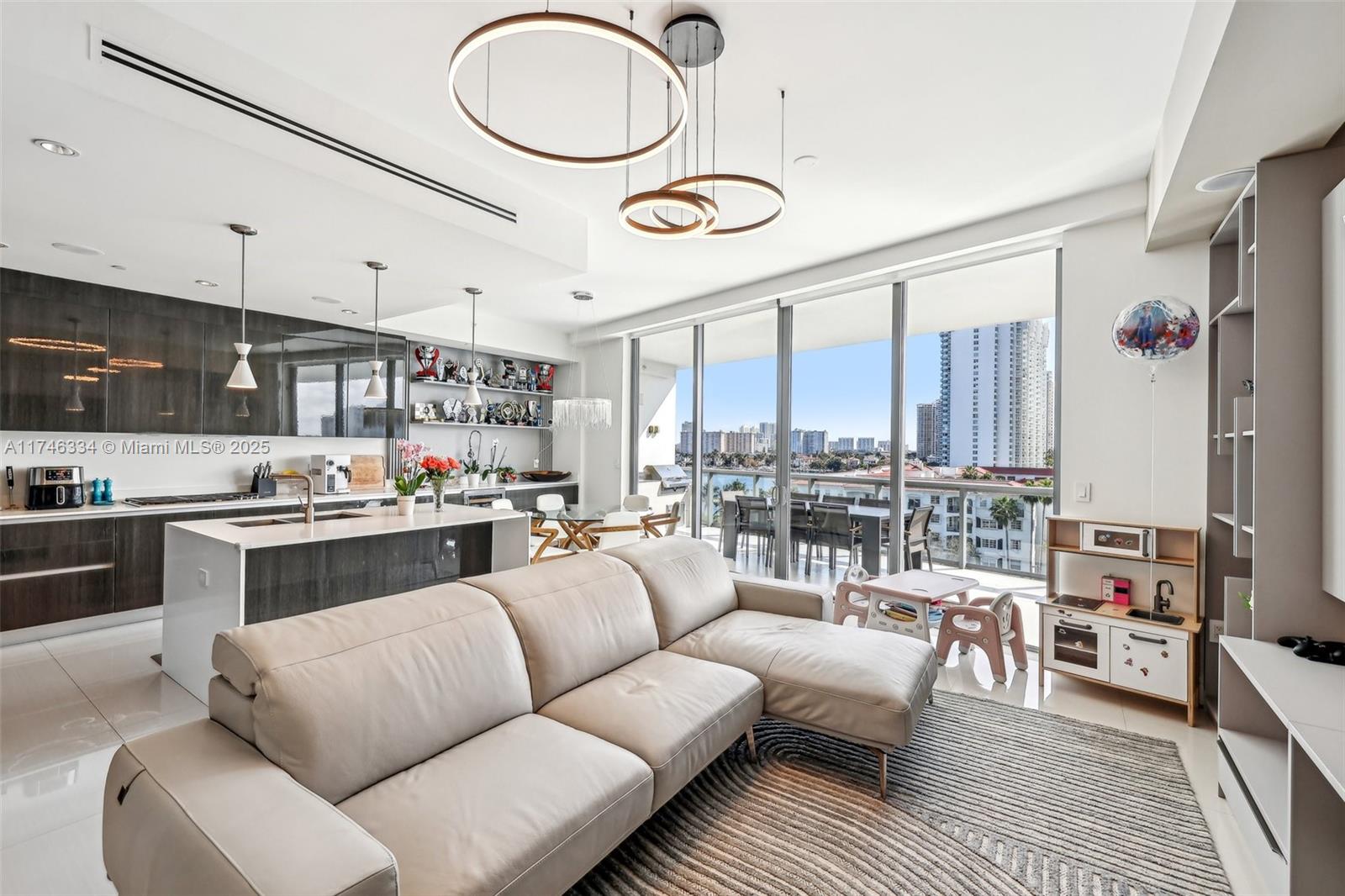 Condo for Sale in Aventura, FL