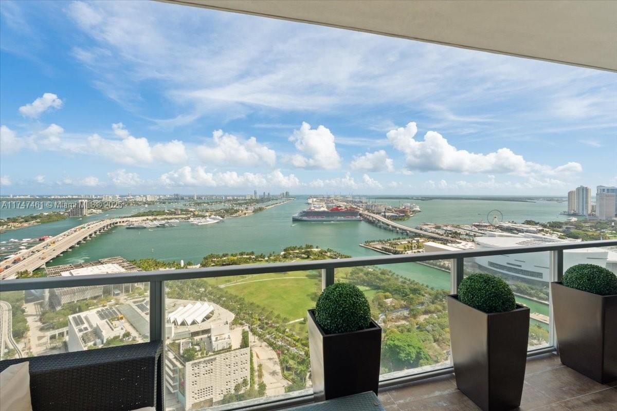 Apartamento para Alugar em Miami, FL
