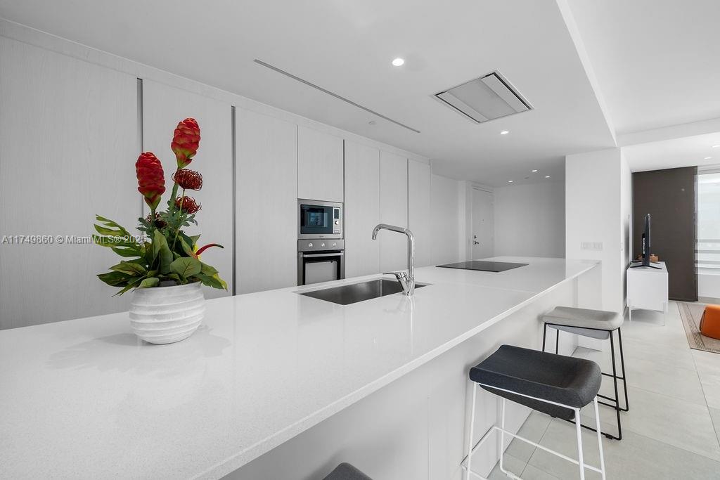 listing main picture