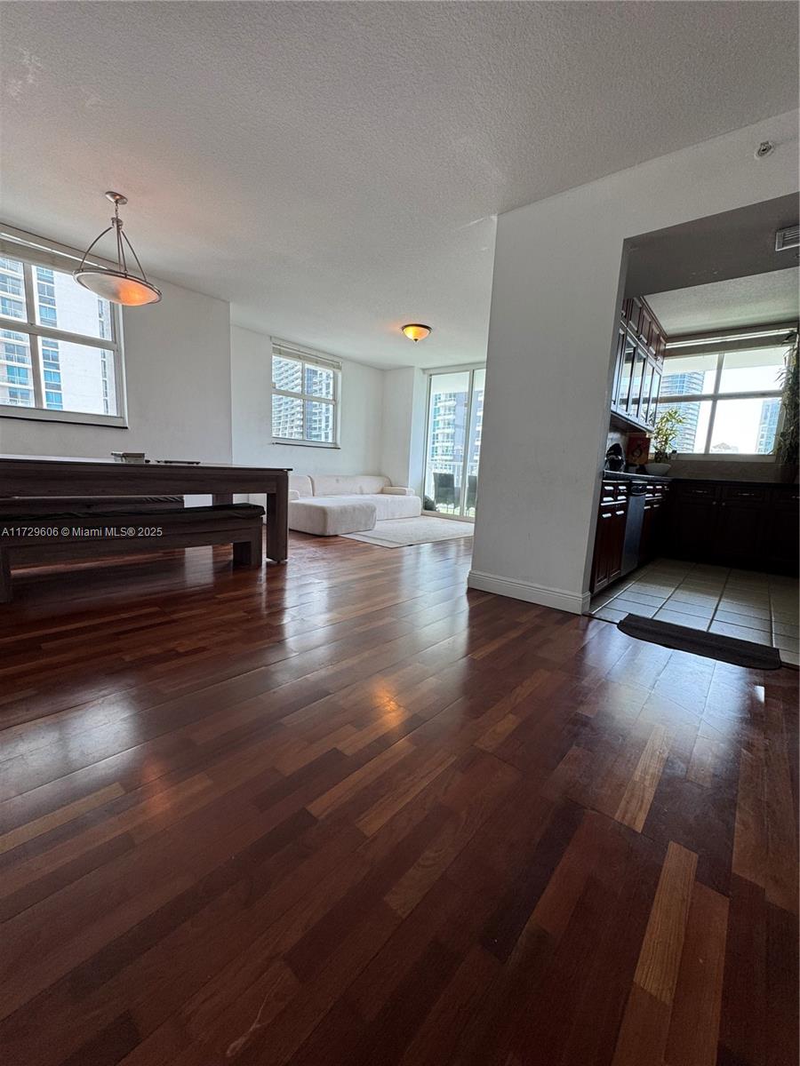 Apartamento à Venda em Miami, FL