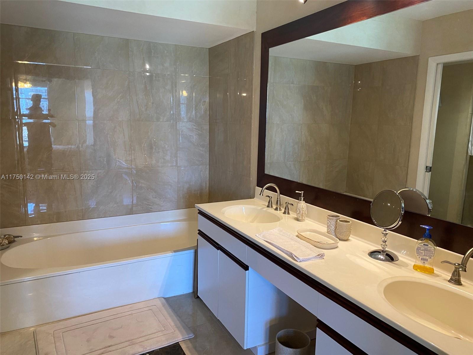 3600 Mystic Pointe Dr #717, Aventura FL 33180