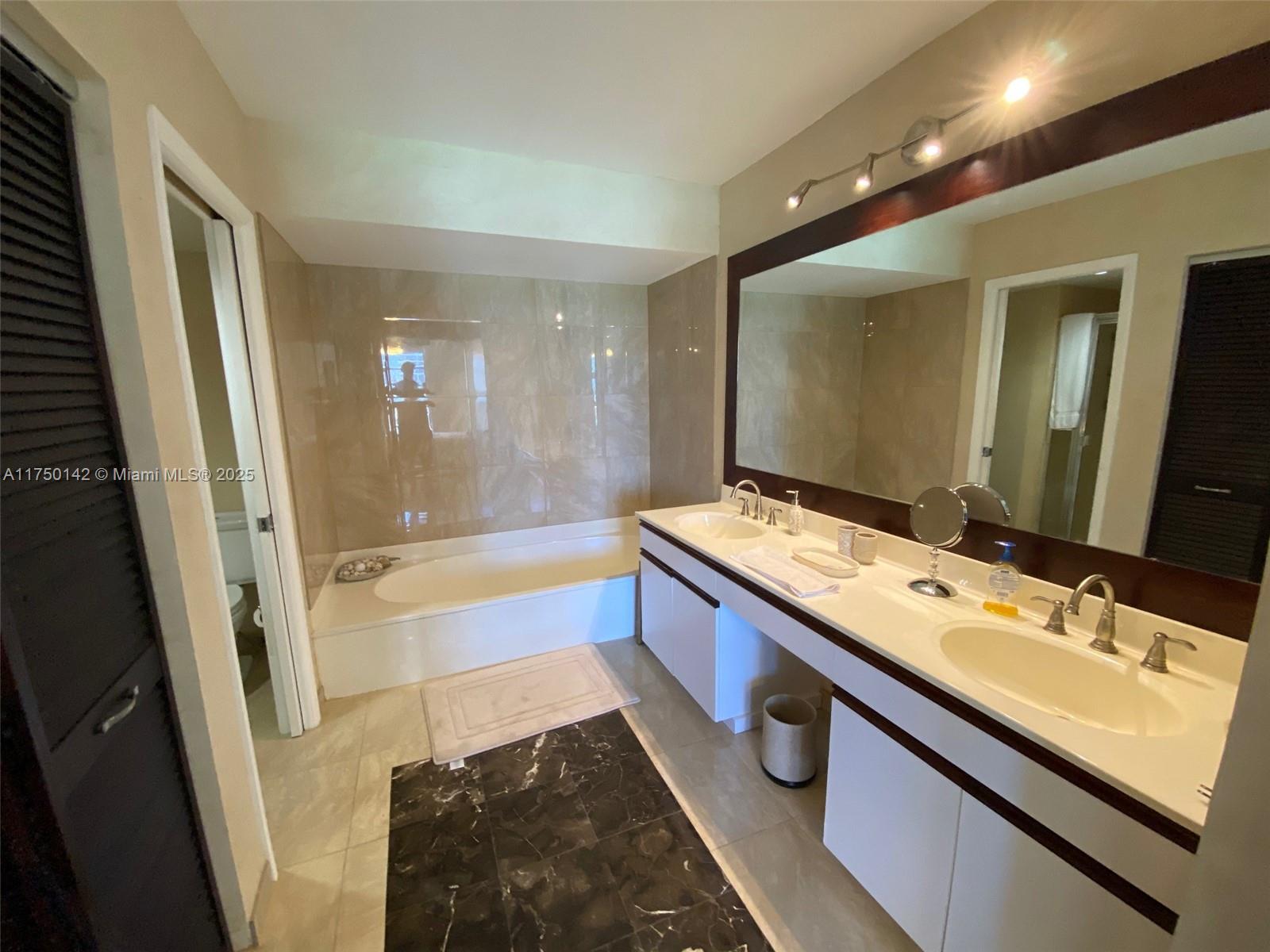3600 Mystic Pointe Dr #717, Aventura FL 33180
