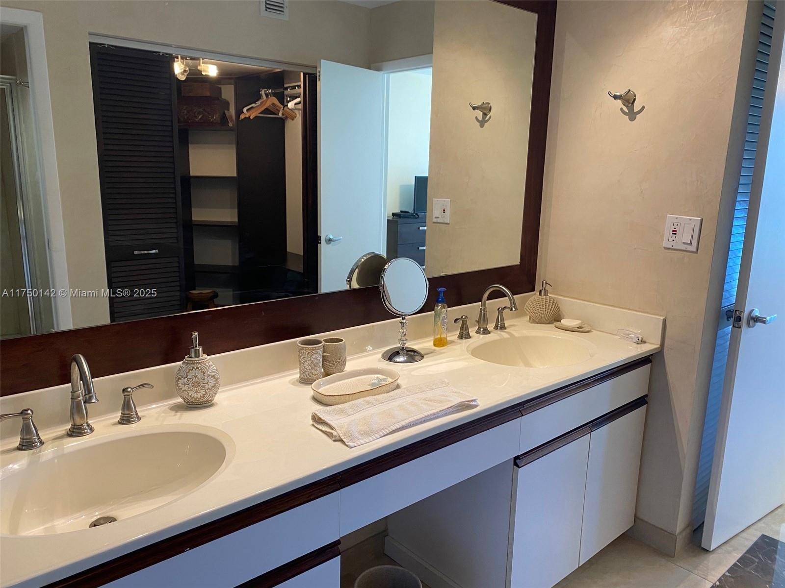3600 Mystic Pointe Dr #717, Aventura FL 33180