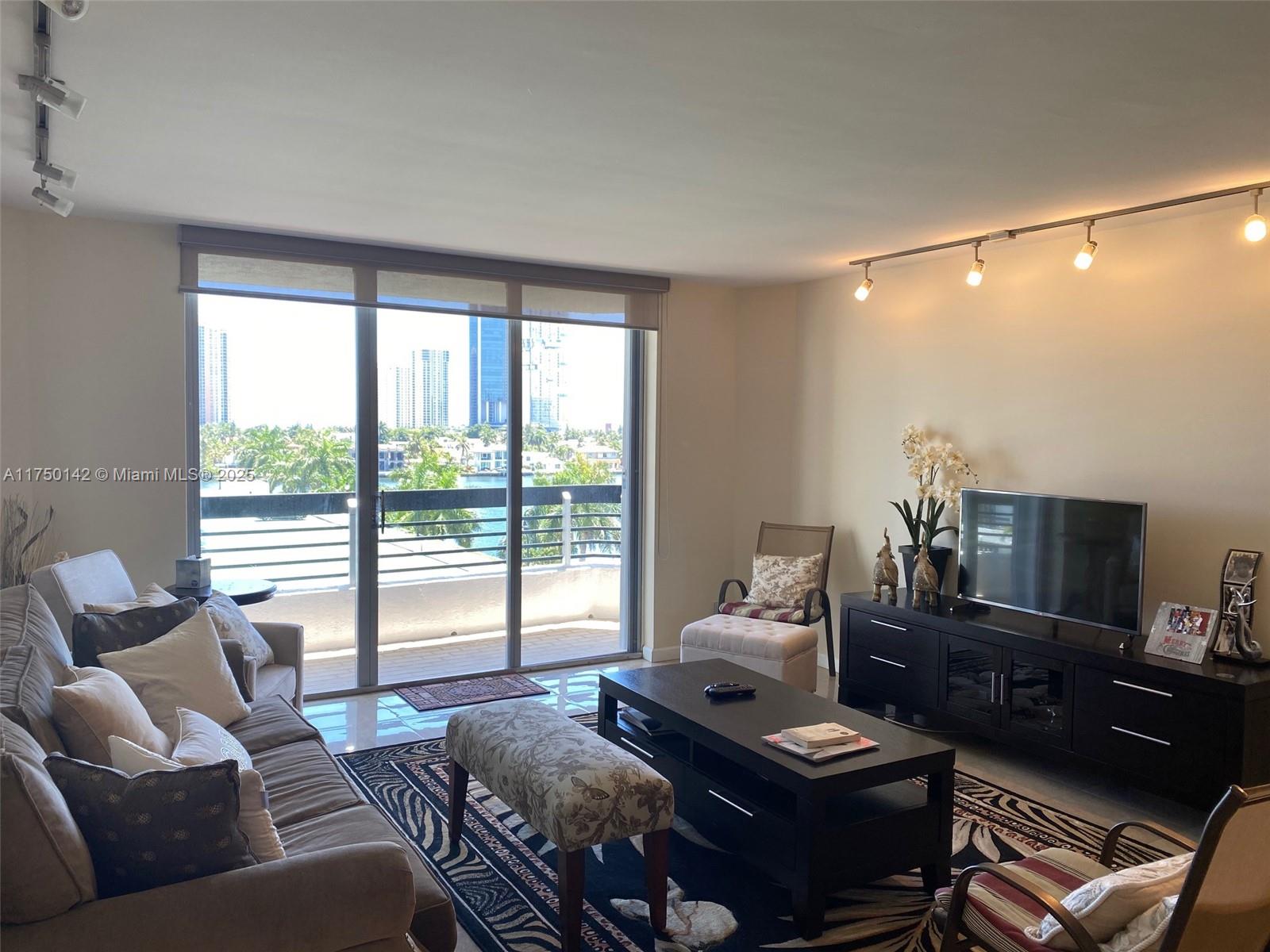 3600 Mystic Pointe Dr #717, Aventura FL 33180