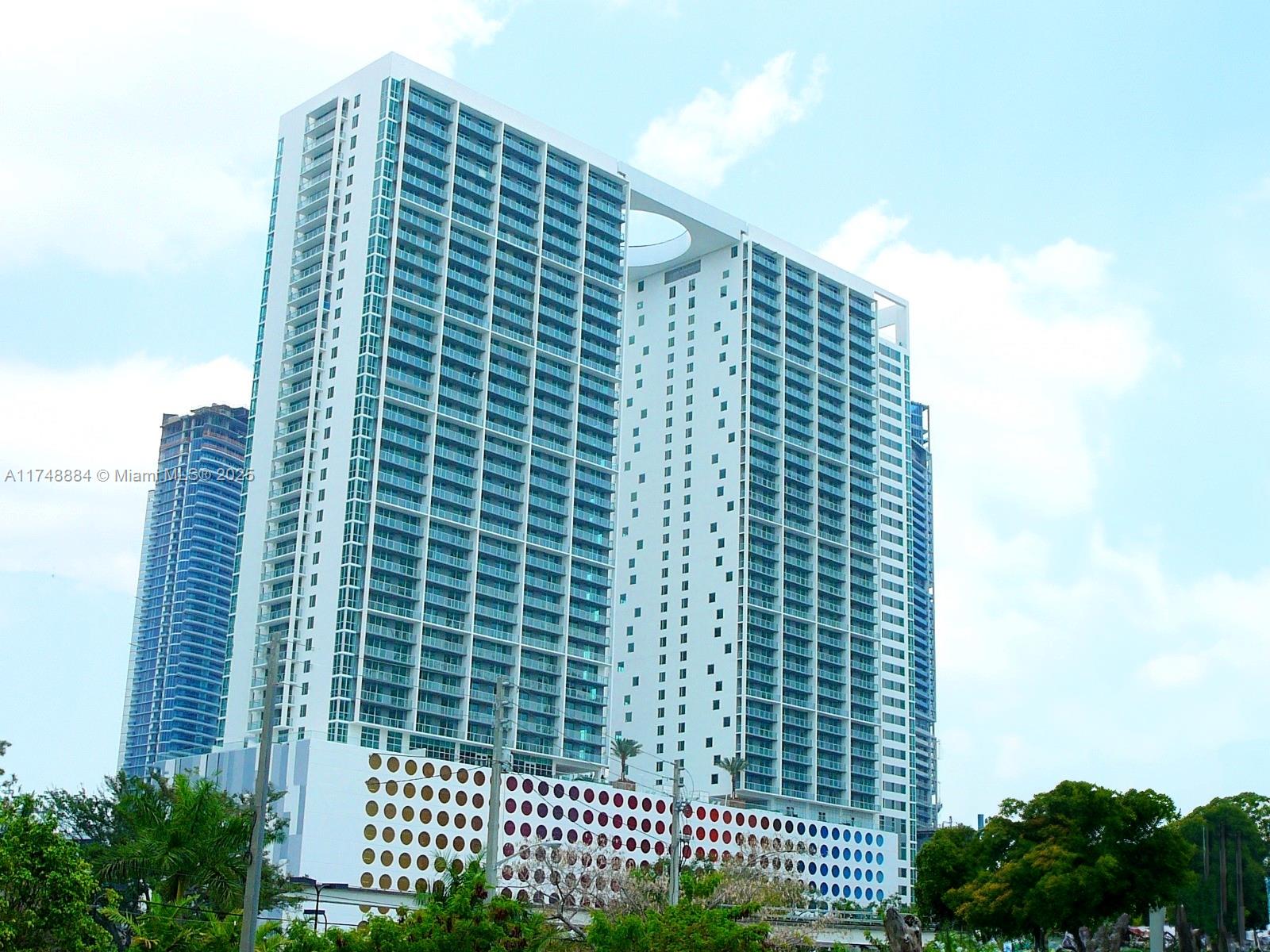 Condo for Sale in Miami, FL
