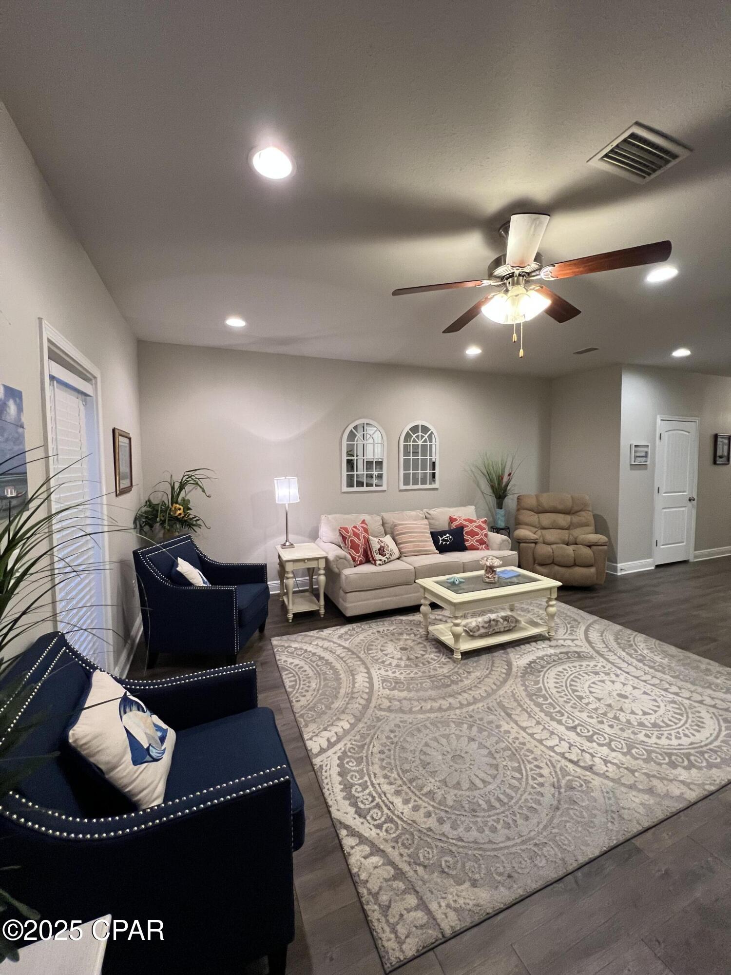 Image 3 For 326 Sand Oak Boulevard