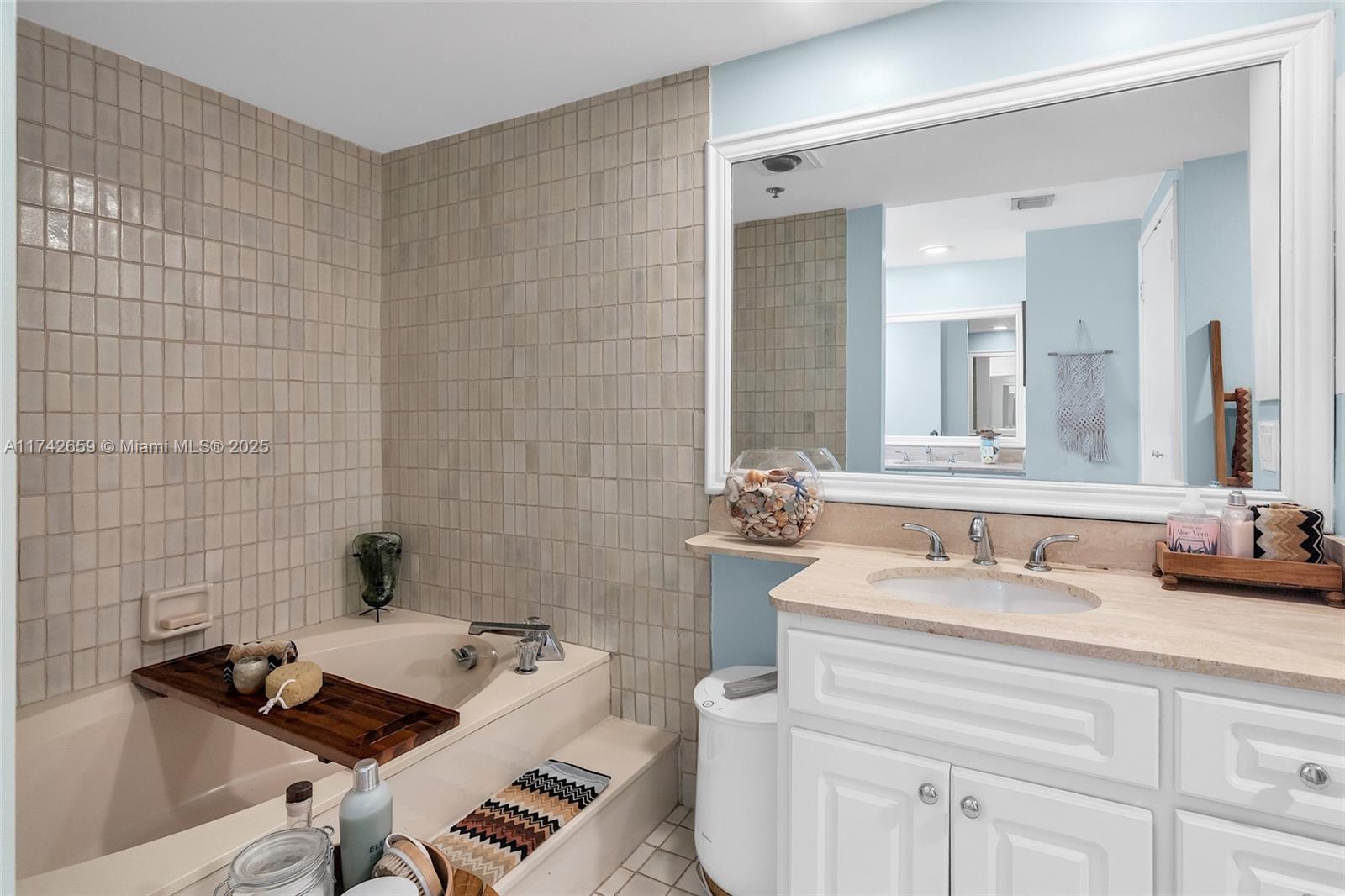 251 Crandon Blvd #222, Key Biscayne FL 33149