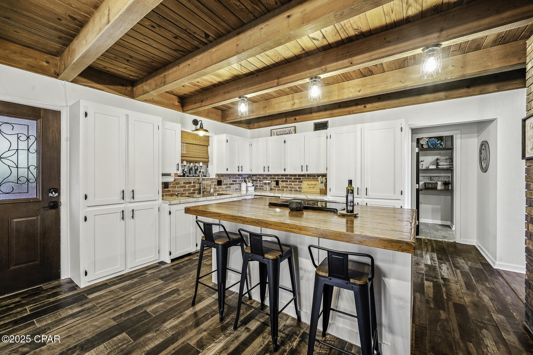 Image 9 For 377 Lakeview Drive