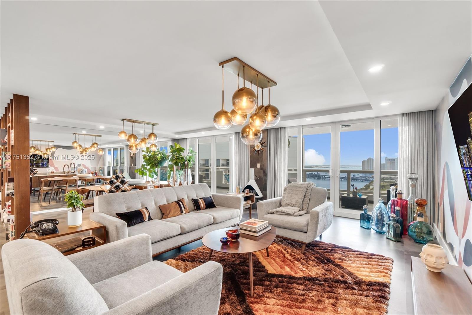 listing main picture