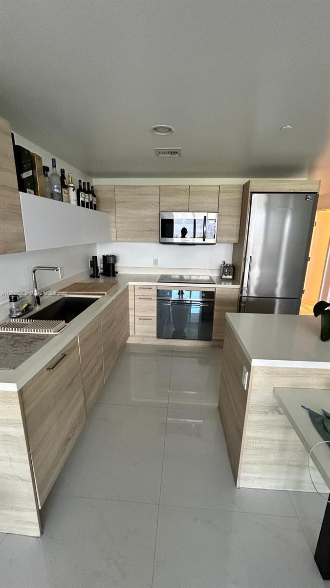Apartamento à Venda em North Miami Beach, FL