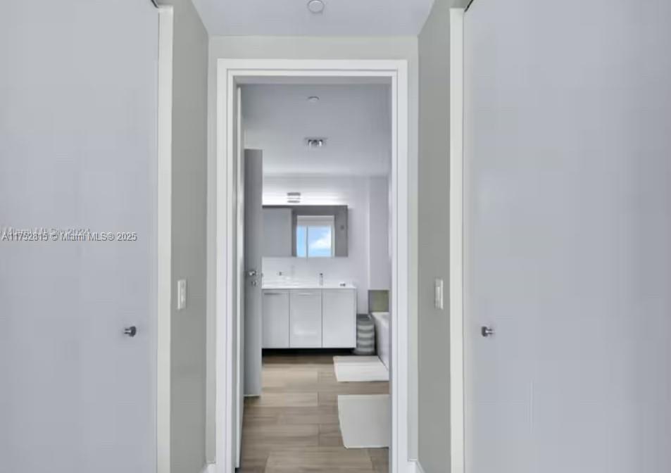 1300 Brickell Bay Dr #2208, Miami FL 33131