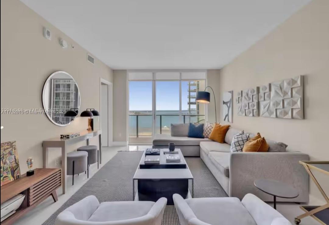 1300 Brickell Bay Dr #2208, Miami FL 33131