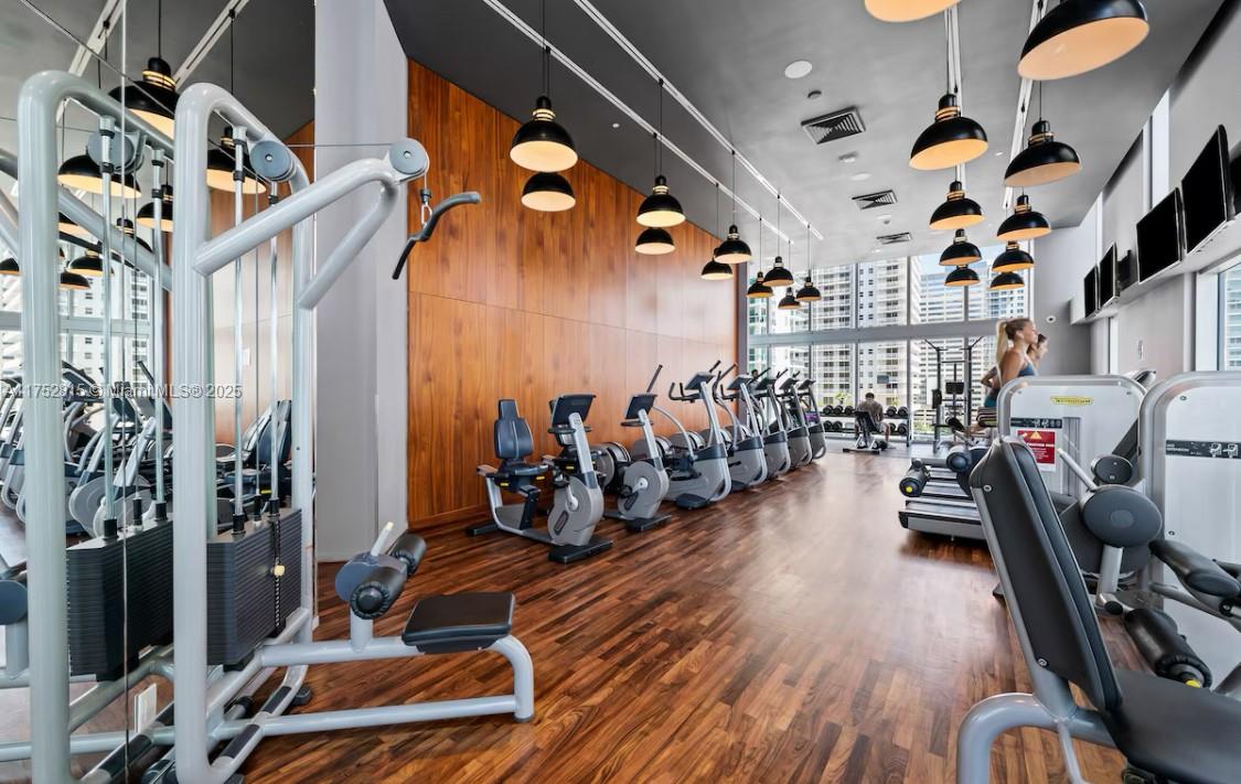 1300 Brickell Bay Dr #2208, Miami FL 33131