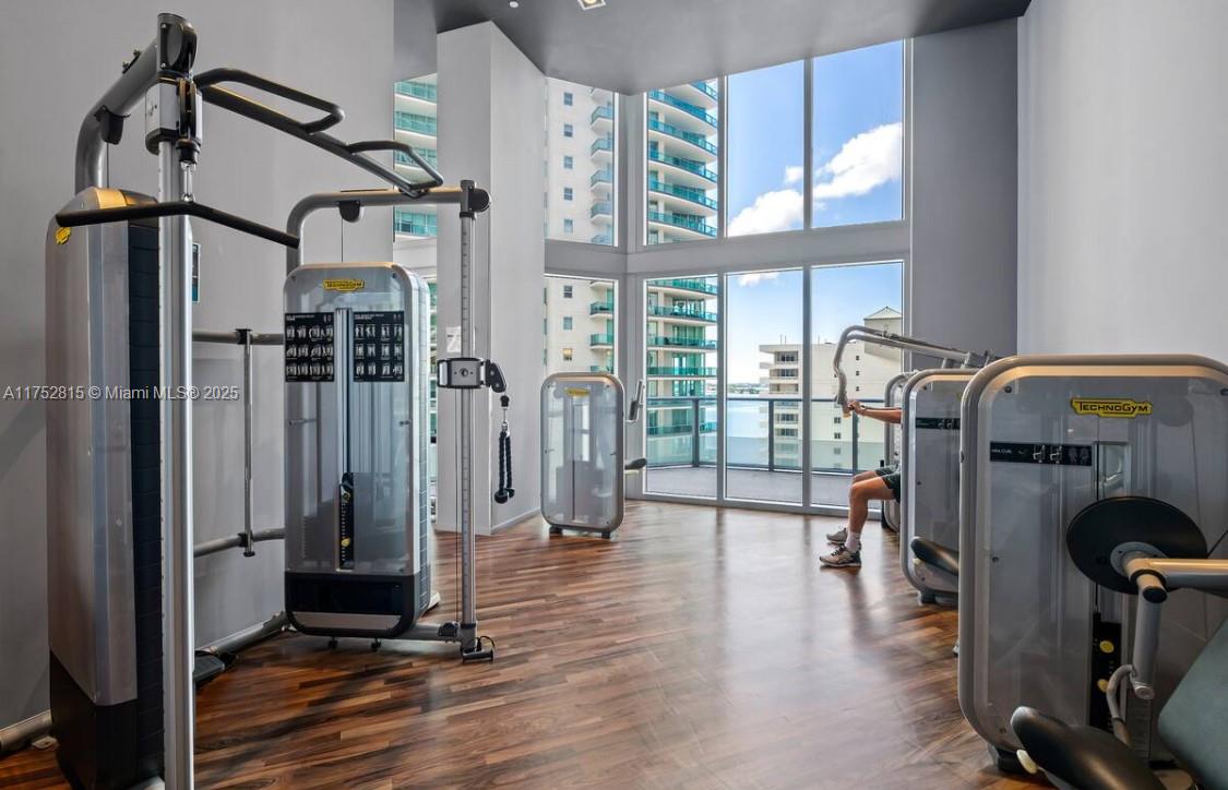 1300 Brickell Bay Dr #2208, Miami FL 33131