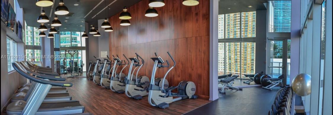 1300 Brickell Bay Dr #2208, Miami FL 33131