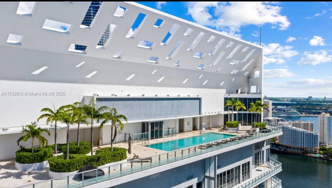1300 Brickell Bay Dr #2208, Miami FL 33131