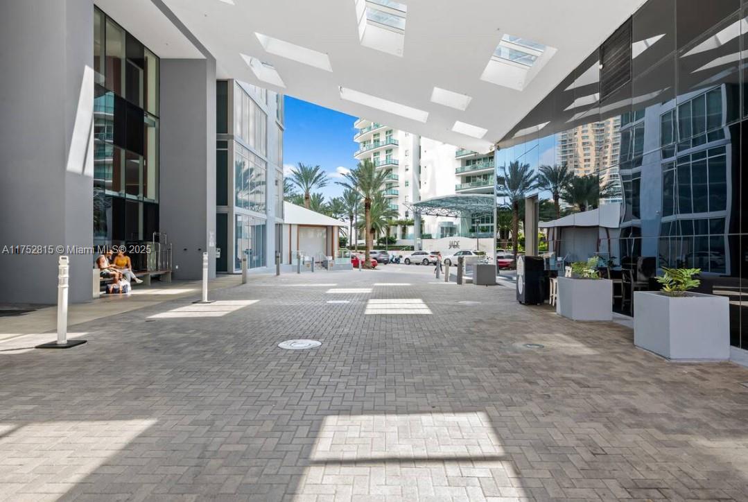 1300 Brickell Bay Dr #2208, Miami FL 33131
