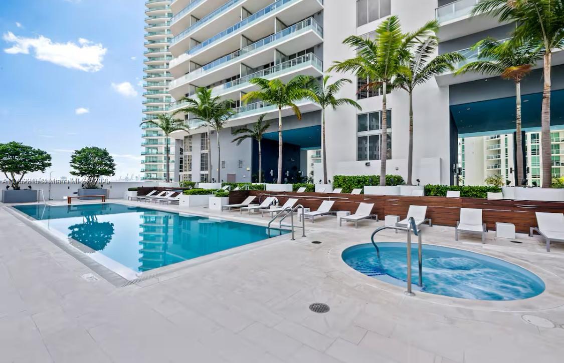 1300 Brickell Bay Dr #2208, Miami FL 33131