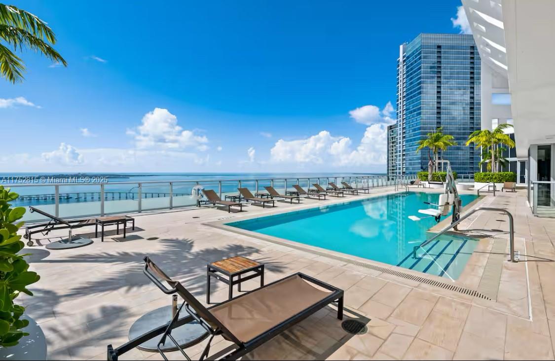 1300 Brickell Bay Dr #2208, Miami FL 33131