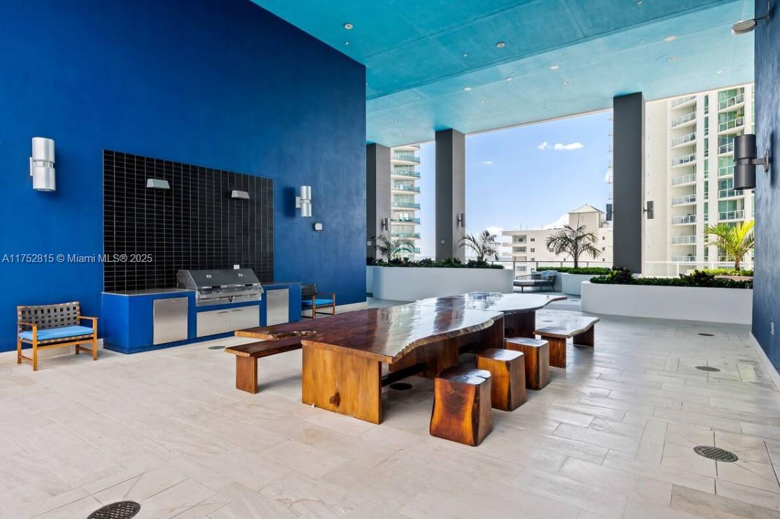 1300 Brickell Bay Dr #2208, Miami FL 33131