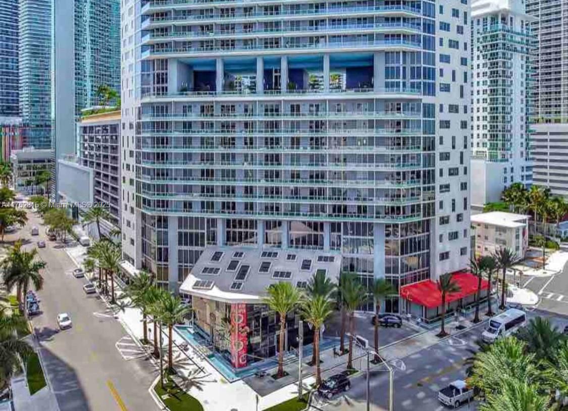 1300 Brickell Bay Dr #2208, Miami FL 33131