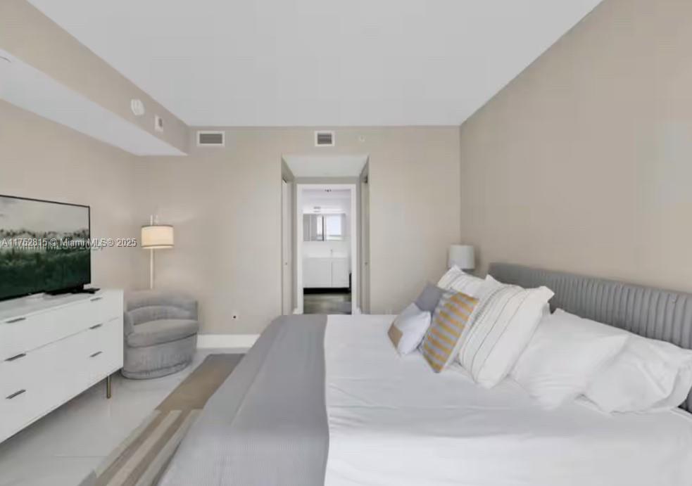 1300 Brickell Bay Dr #2208, Miami FL 33131