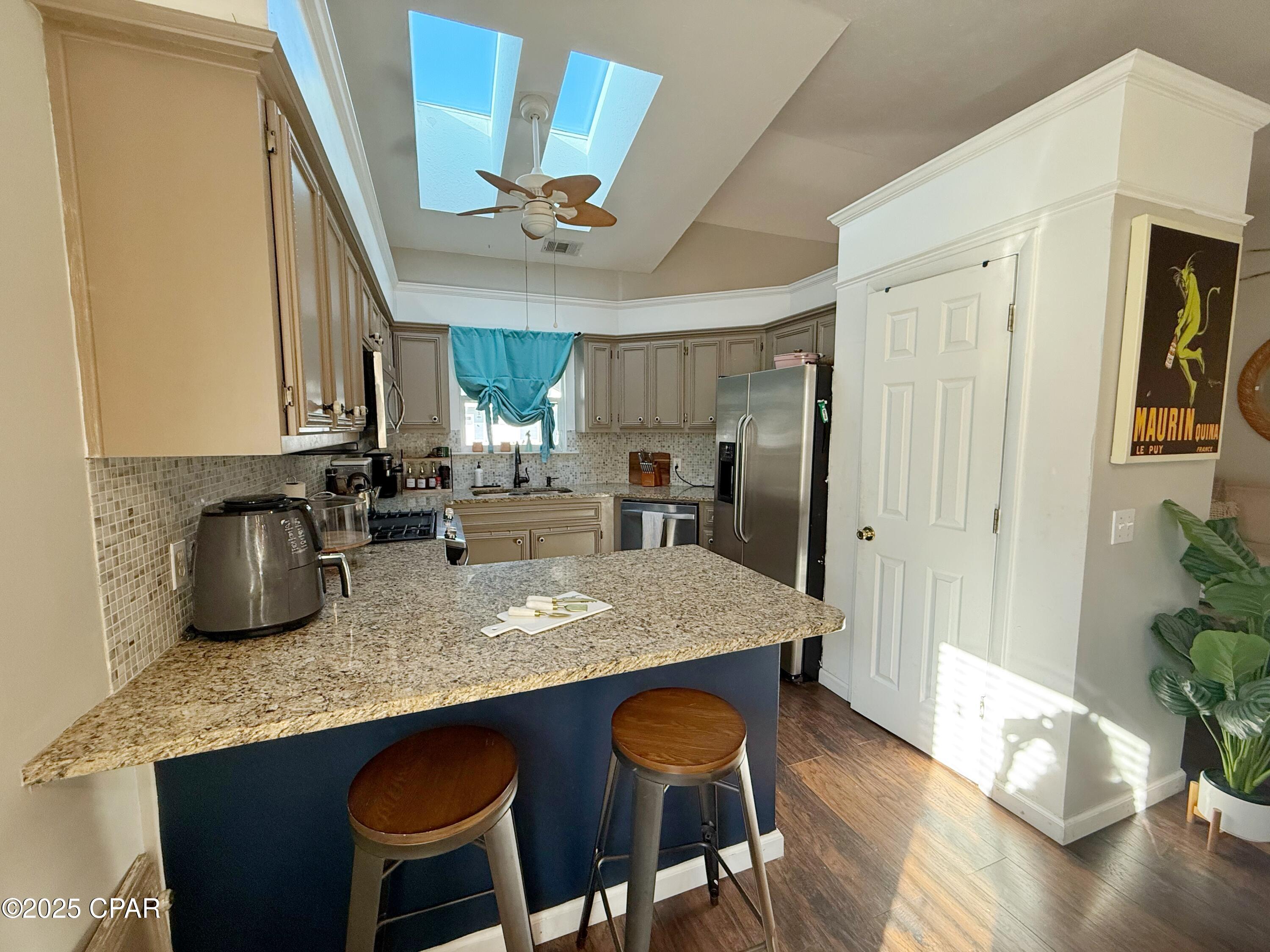 Image 14 For 6617 Harbour Boulevard