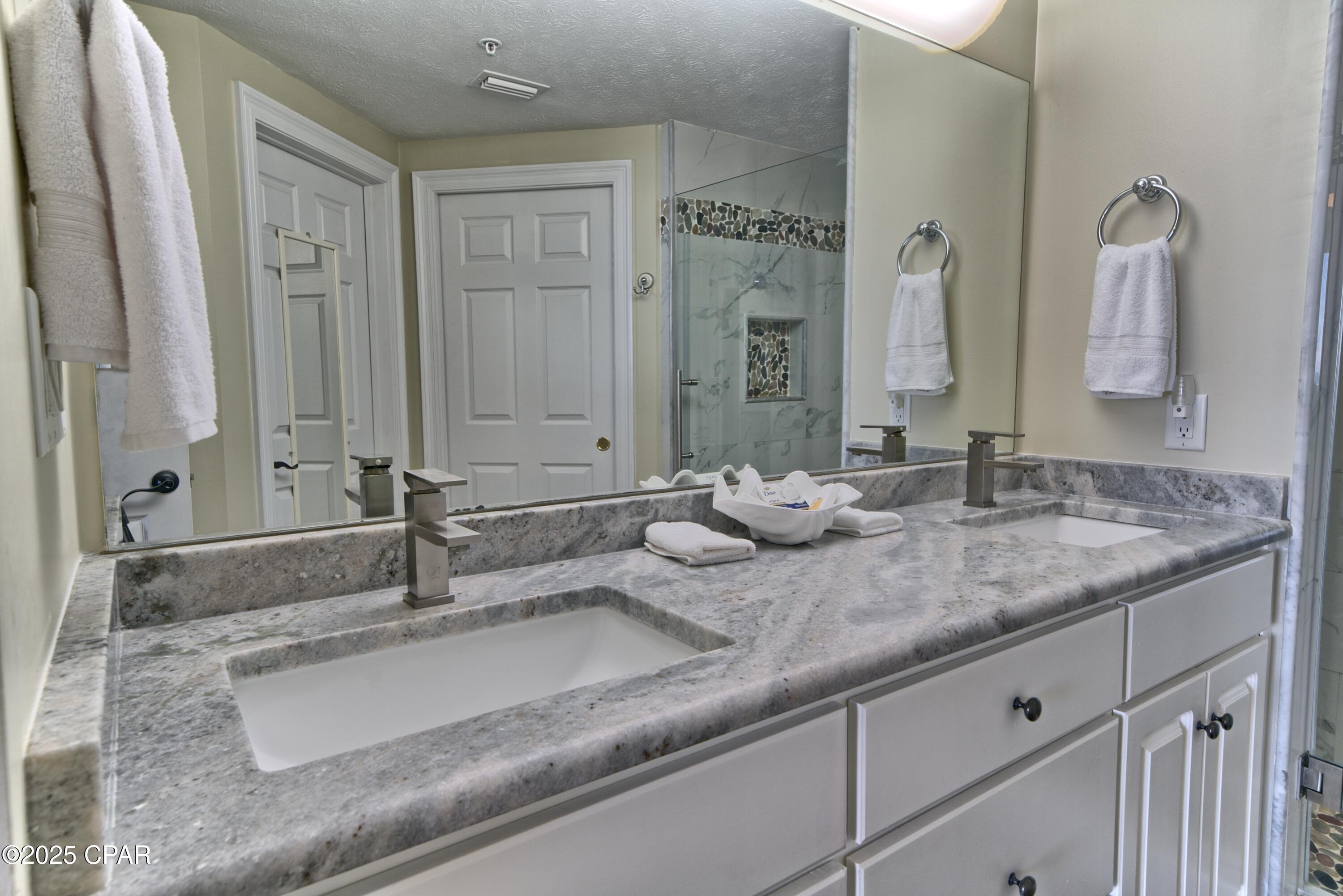 Image 21 For 5004 Thomas Drive 1404