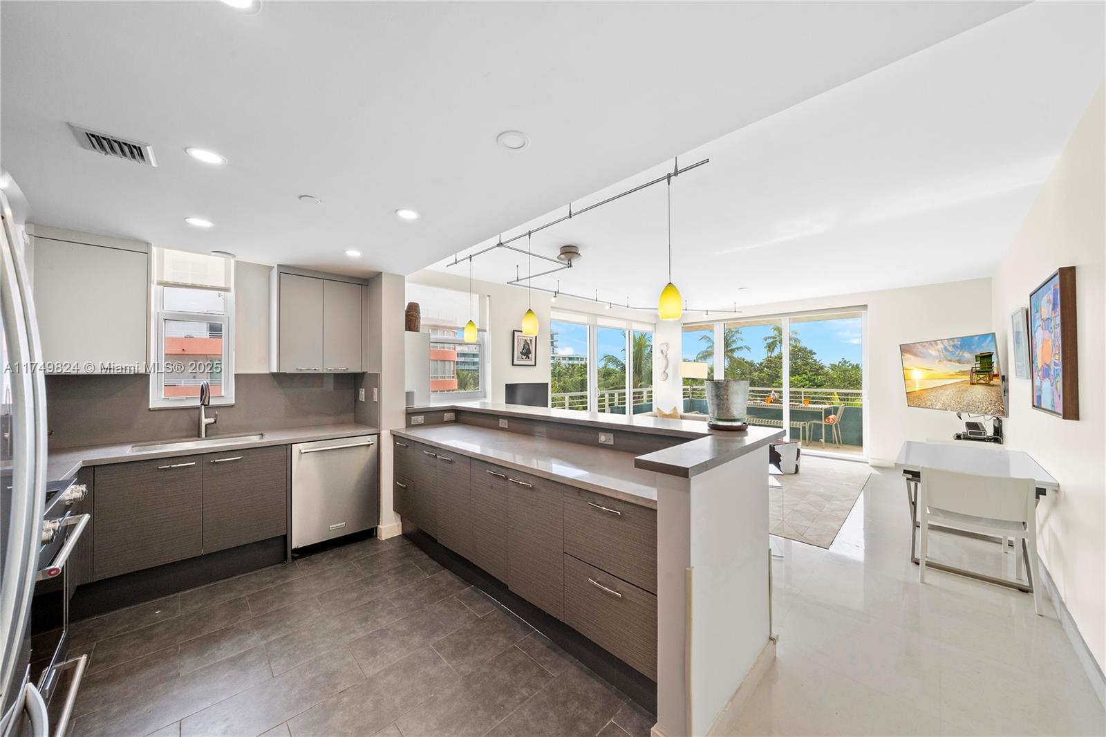 listing main picture