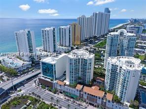 Apartamento à Venda em Sunny Isles Beach, FL