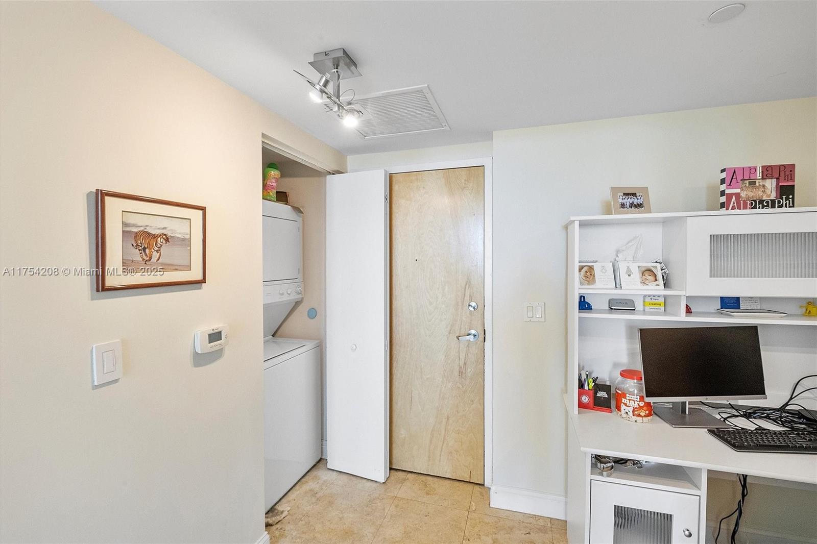 350 S Miami Ave #2810, Miami FL 33130