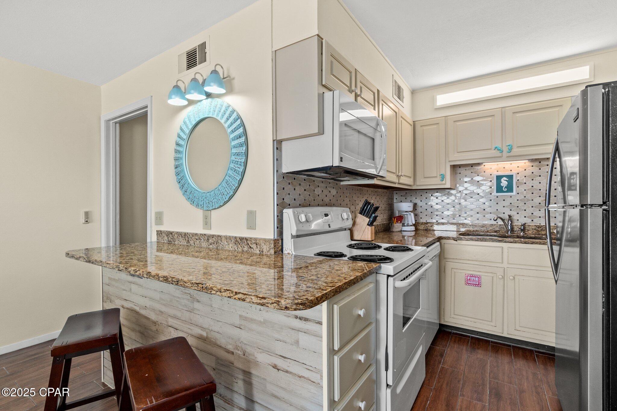 Image 14 For 8743 Thomas Drive 731