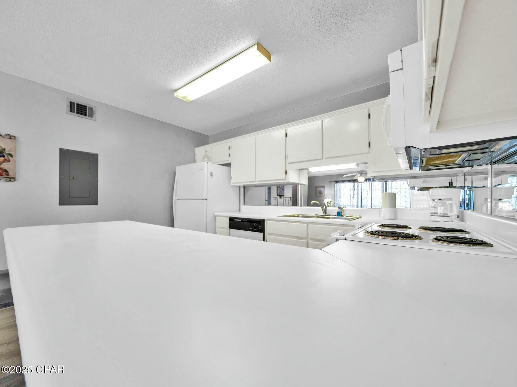 Image 21 For 17462 Front Beach Road 54205