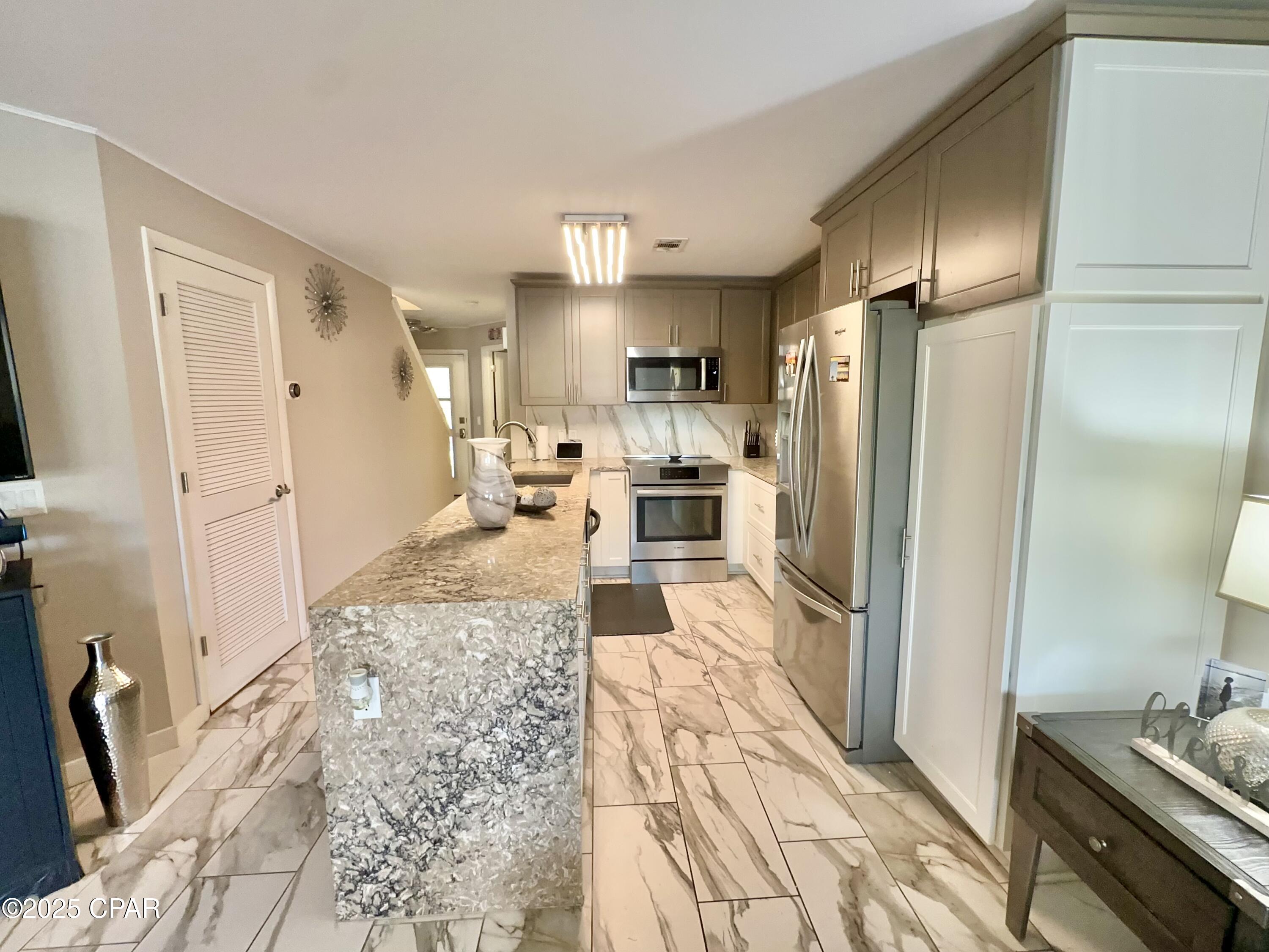 Image 7 For 8730 Thomas Drive 113