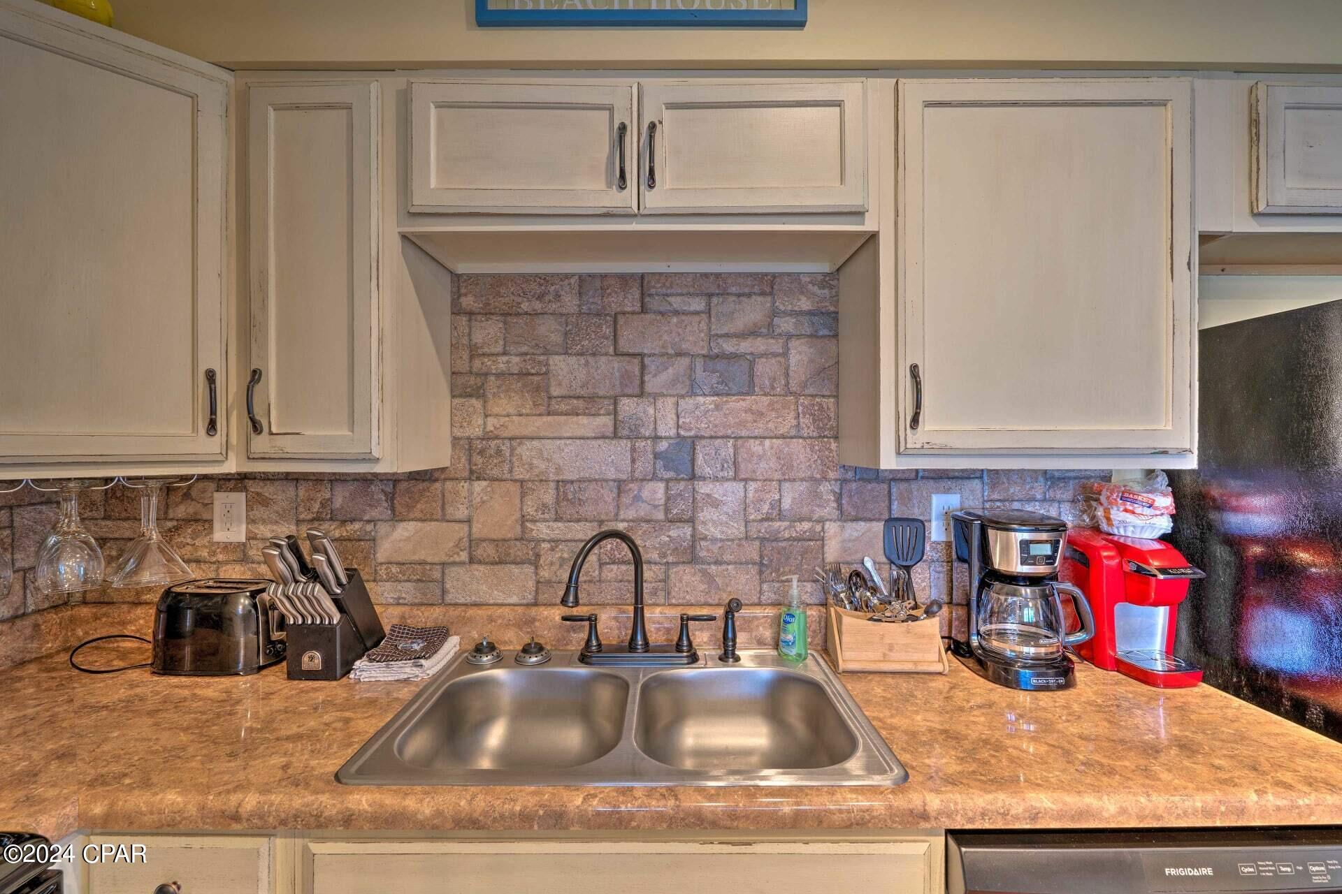 Image 8 For 6829 Thomas Drive 405