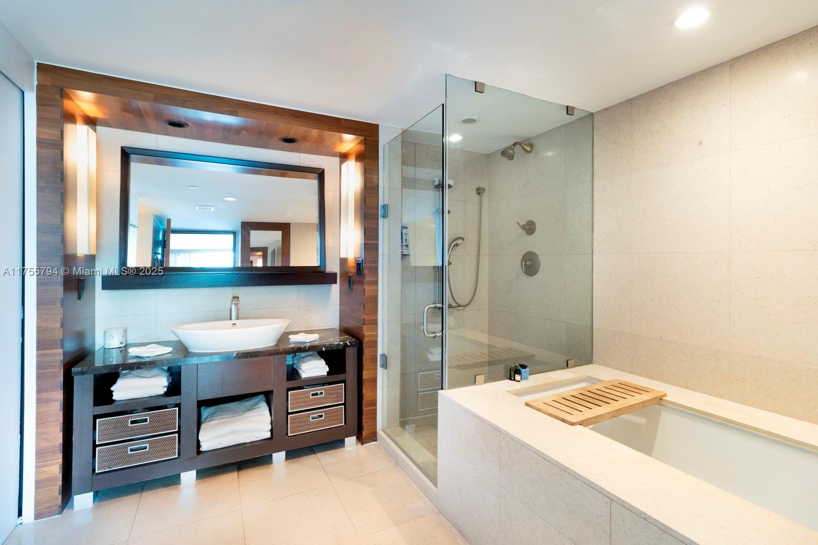 6801 Collins Ave #414, Miami Beach FL 33141