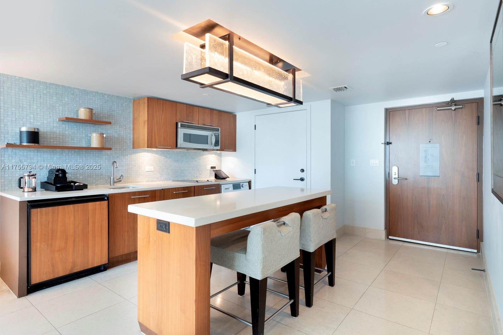6801 Collins Ave #414, Miami Beach FL 33141