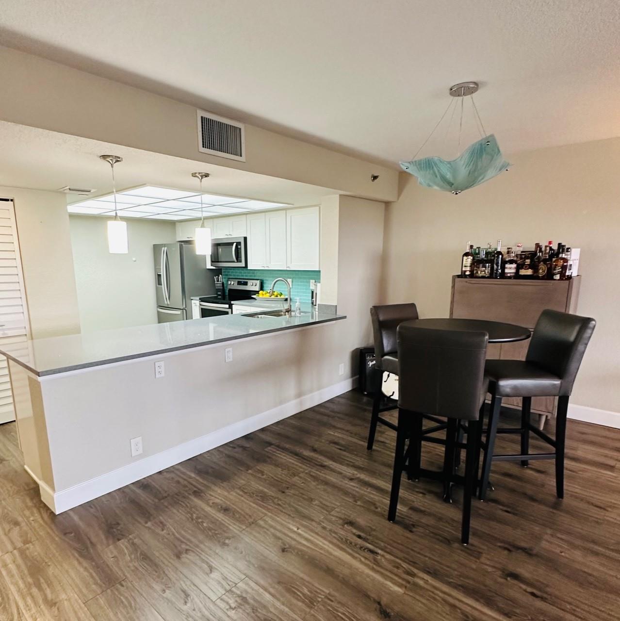 3200 Port Royale Drive N 2004