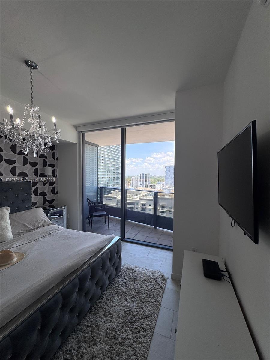 1000 Brickell Plz #2011, Miami FL 33131