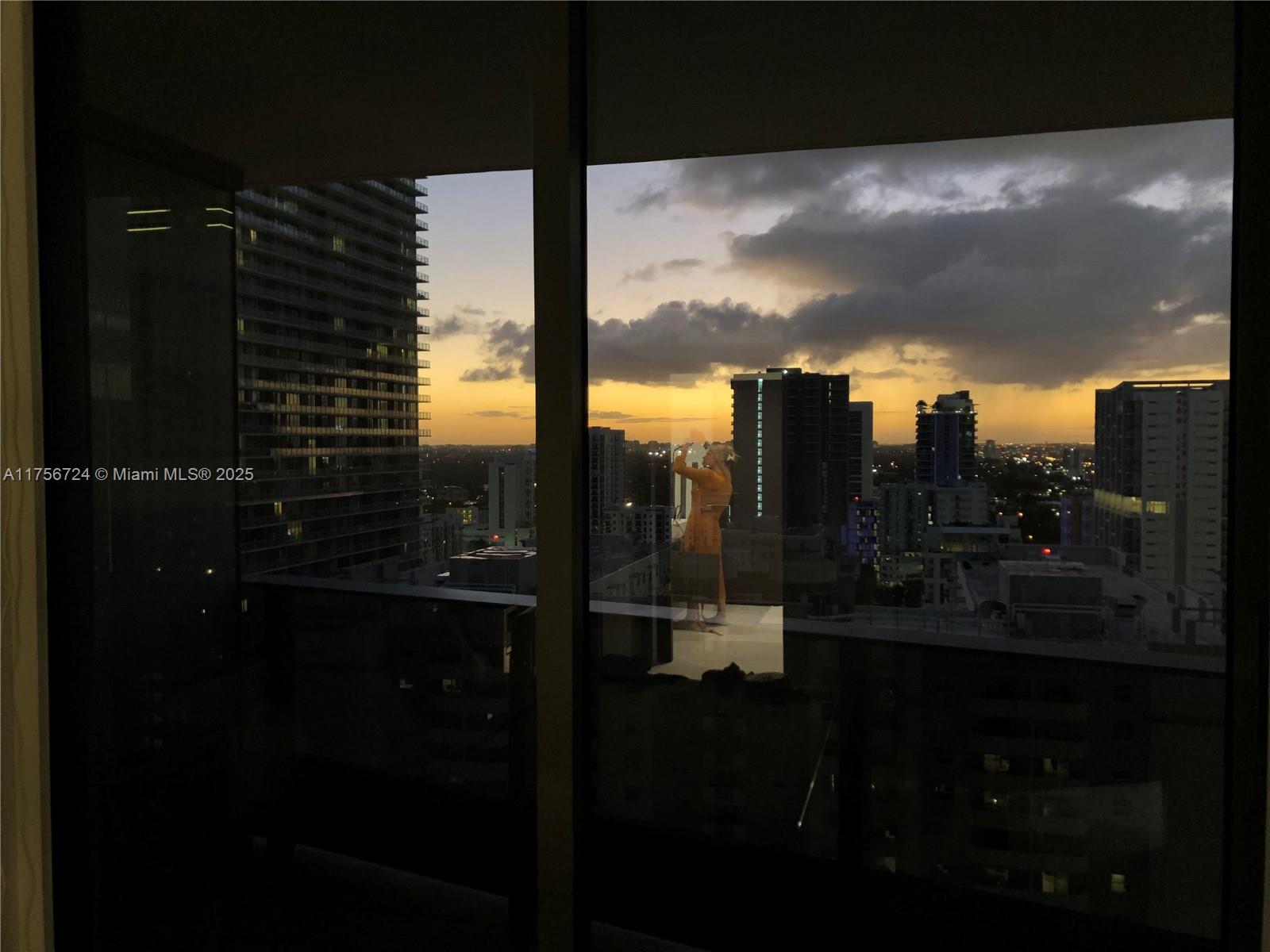 1000 Brickell Plz #2011, Miami FL 33131