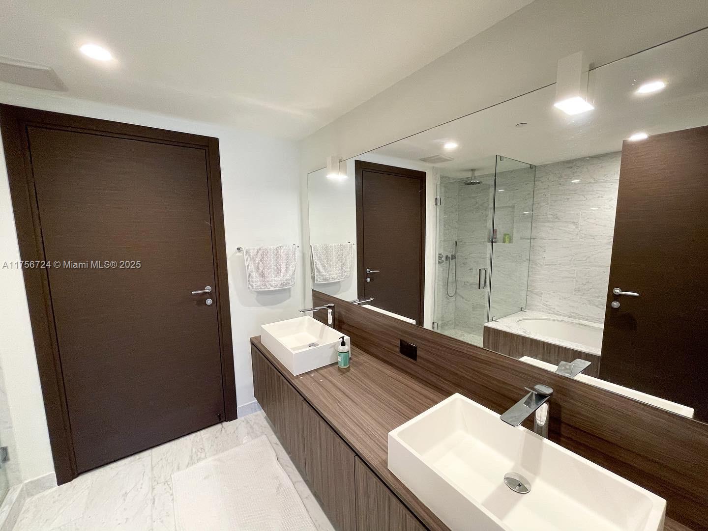 1000 Brickell Plz #2011, Miami FL 33131