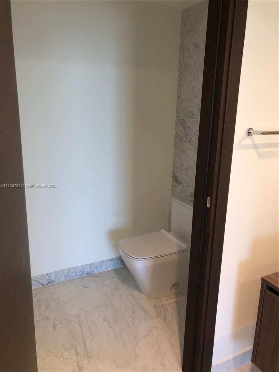 1000 Brickell Plz #2011, Miami FL 33131