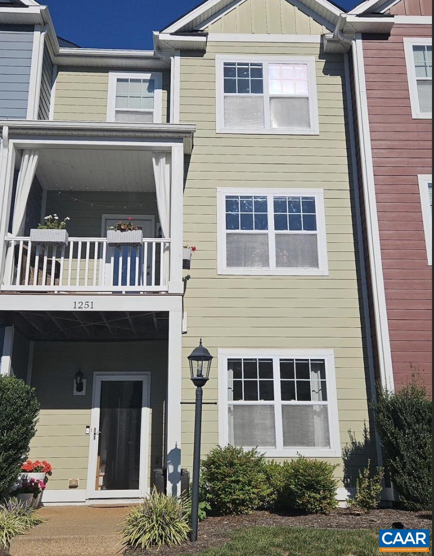 Upgraded Haden Place townhouse --