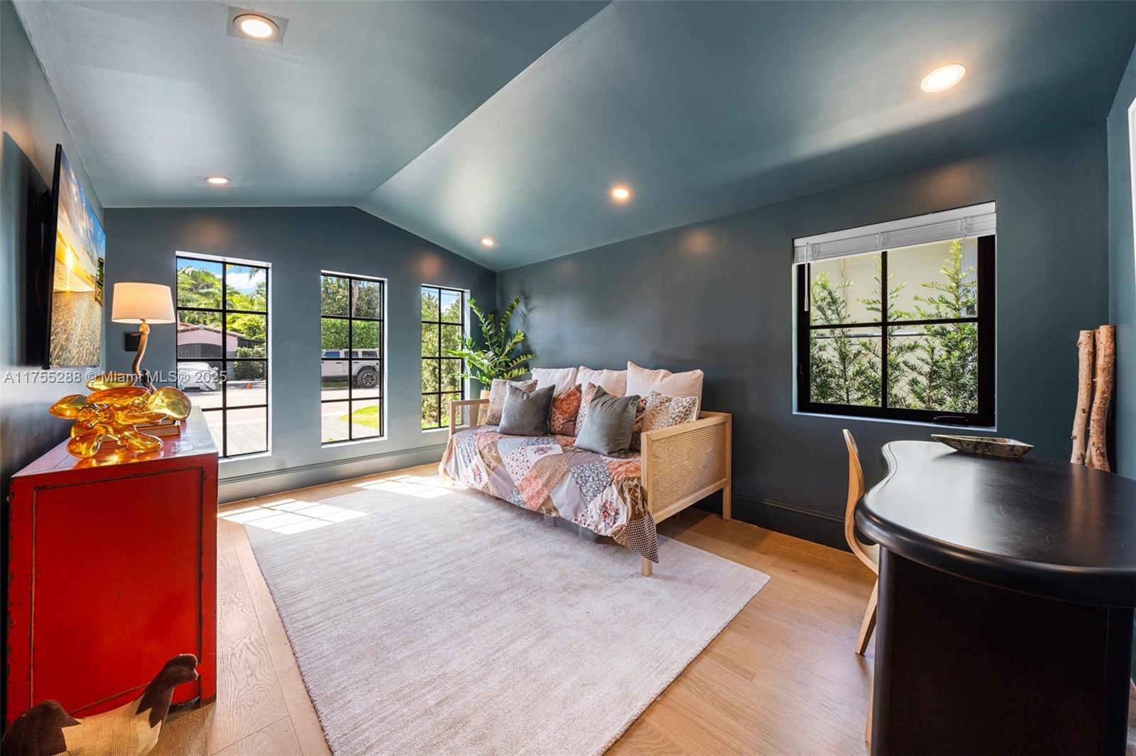 8951 Hawthorne Ave, Surfside, Florida image 31