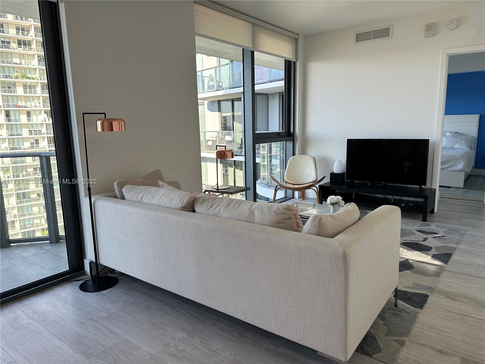 121 NE 34th St #1915, Miami FL 33137