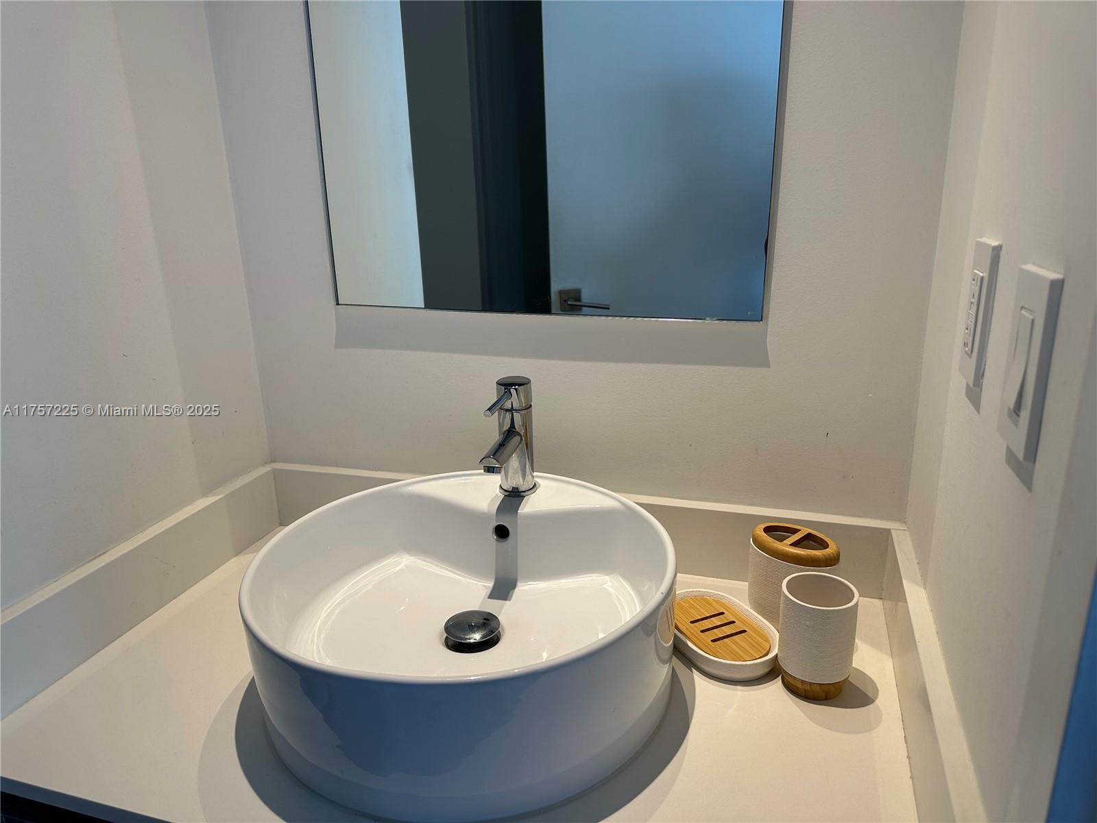 121 NE 34th St #1915, Miami FL 33137