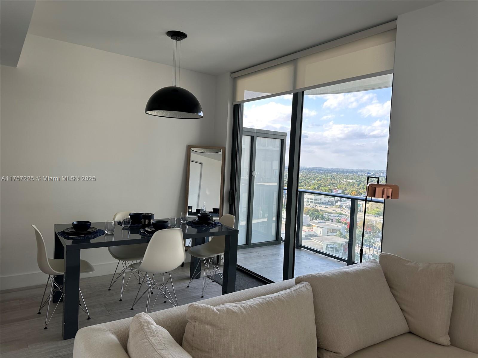 121 NE 34th St #1915, Miami FL 33137
