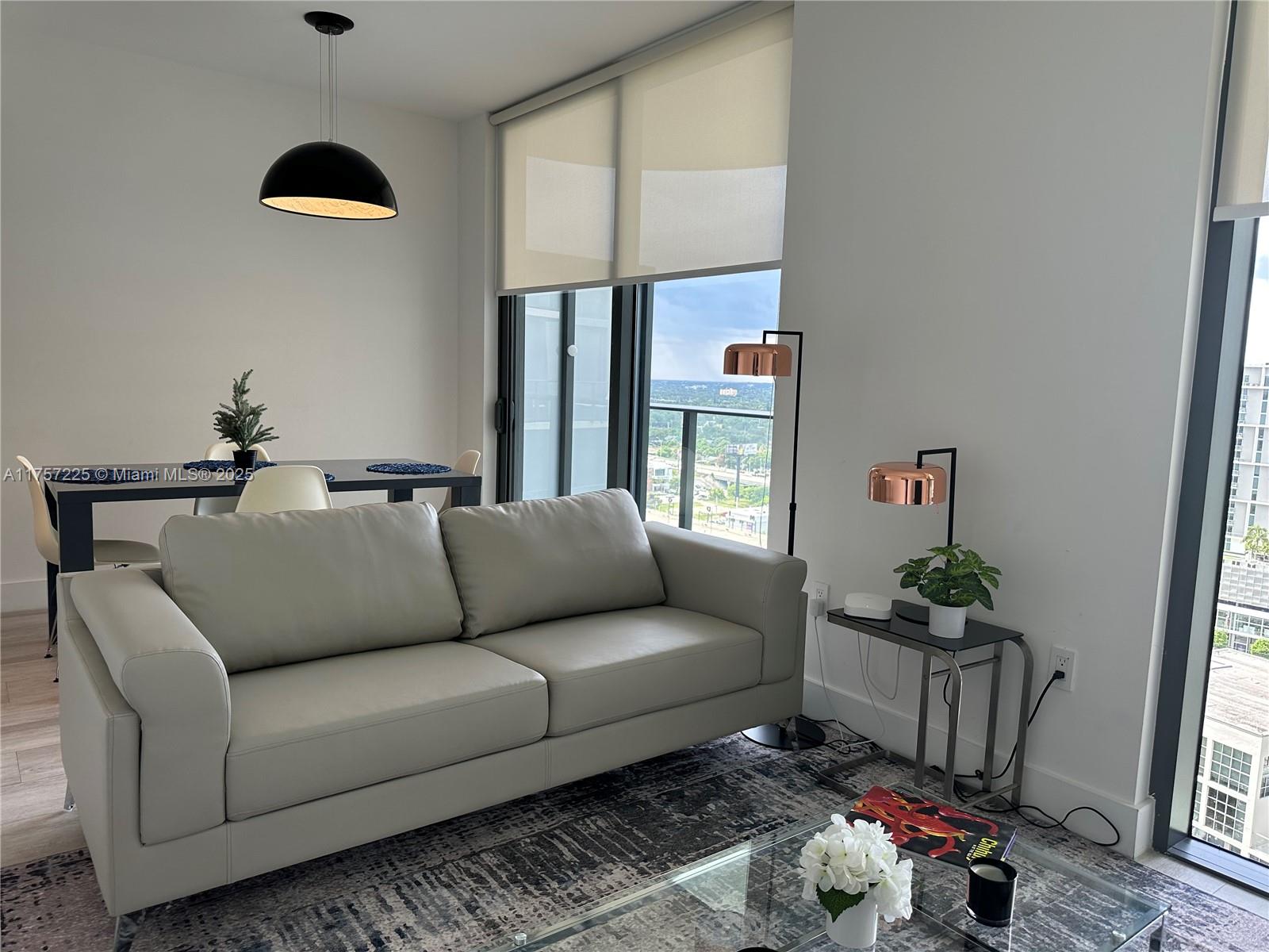 121 NE 34th St #1915, Miami FL 33137