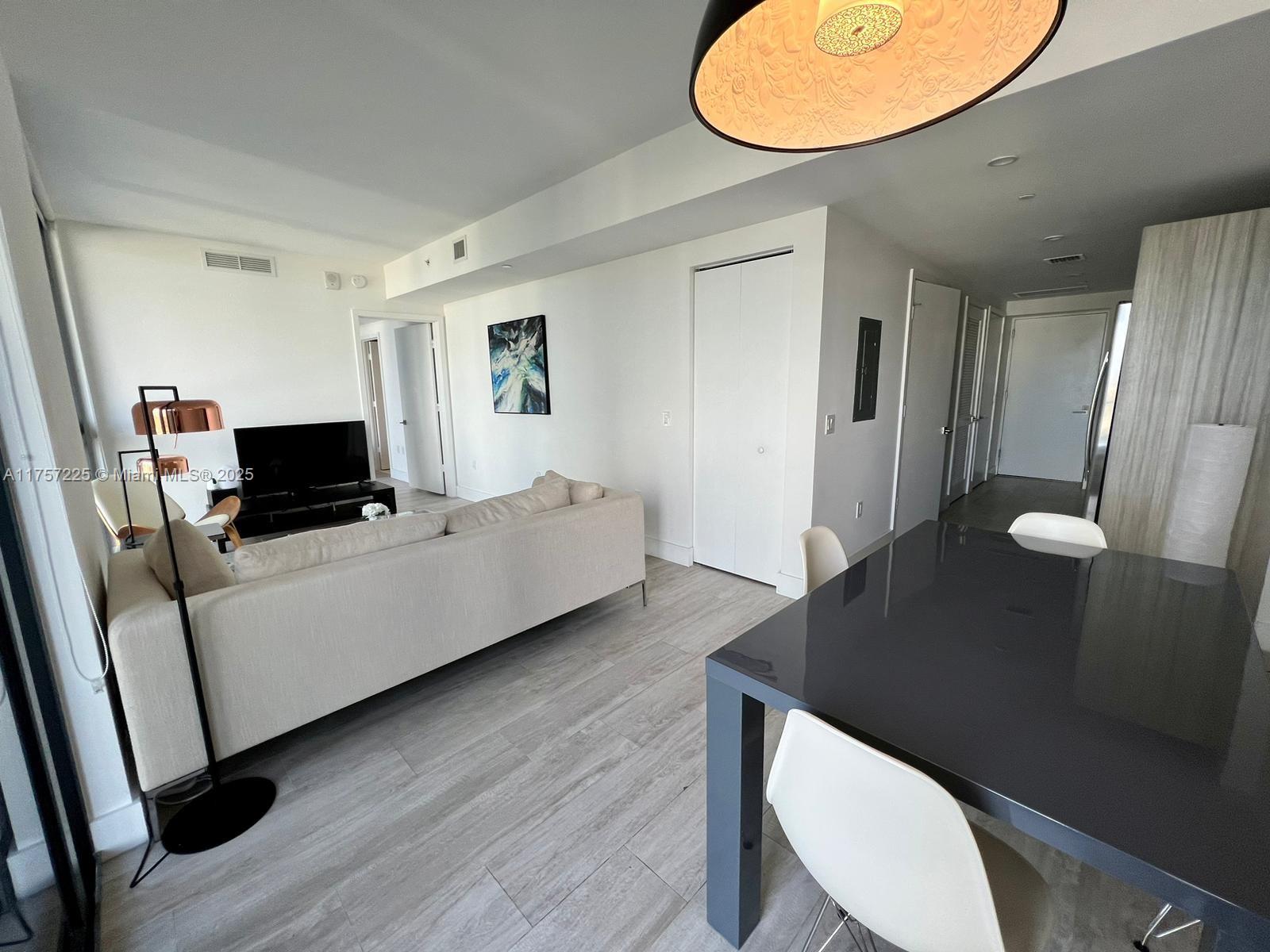 121 NE 34th St #1915, Miami FL 33137