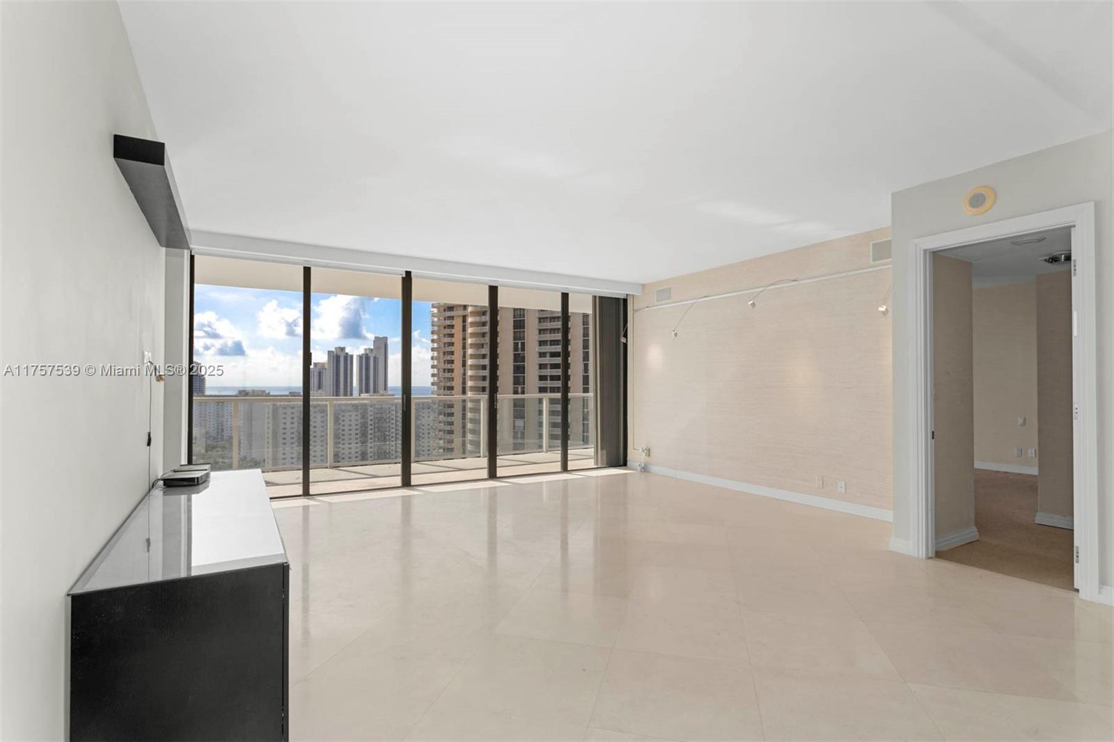 19500 Turnberry Way #20F, Aventura FL 33180